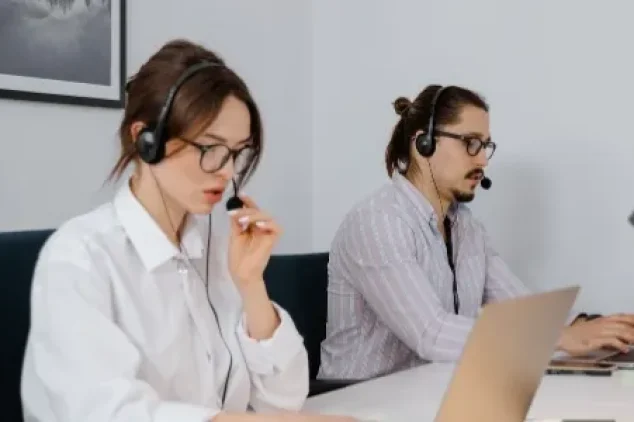 Team using B2B cold calling tips at desks.