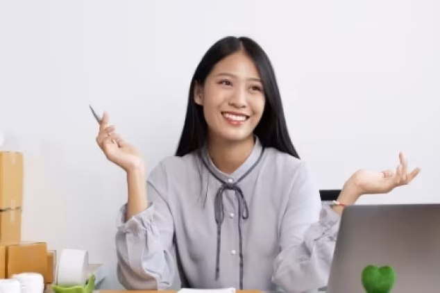 Woman selling online to fulfill her SDR role.