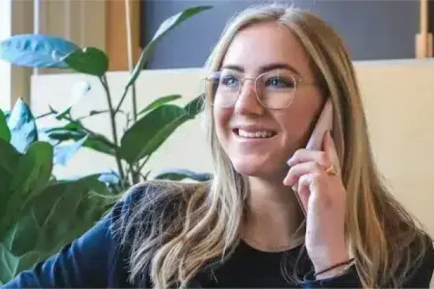 An appointment setter speaking to a highly qualified lead by phone